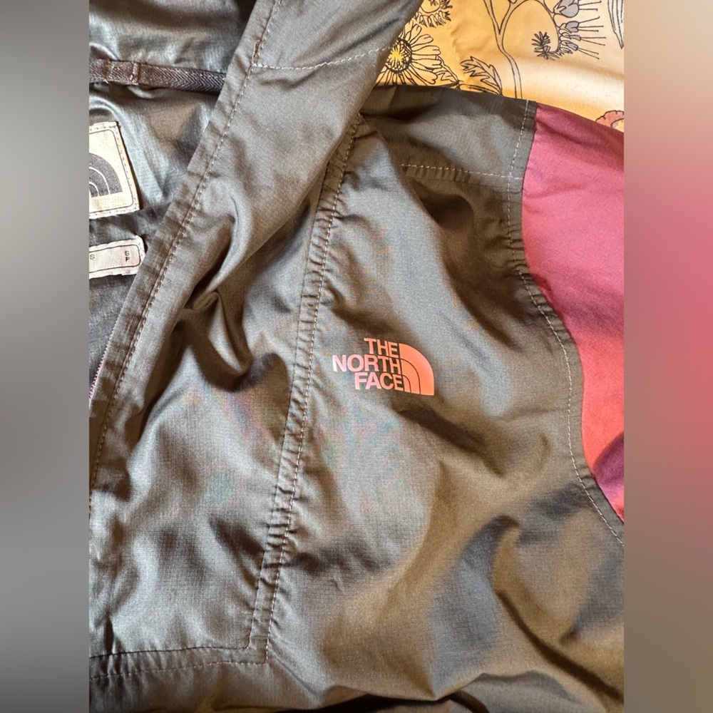 The North Face Pink and Black Jacket women’s size small. - Picture 8 of 10
